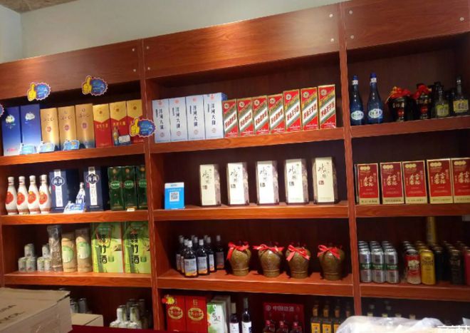 為何街邊煙酒行少有人進店，卻依然盈利？揭秘?zé)煵葜破妨闶蹆?nèi)幕