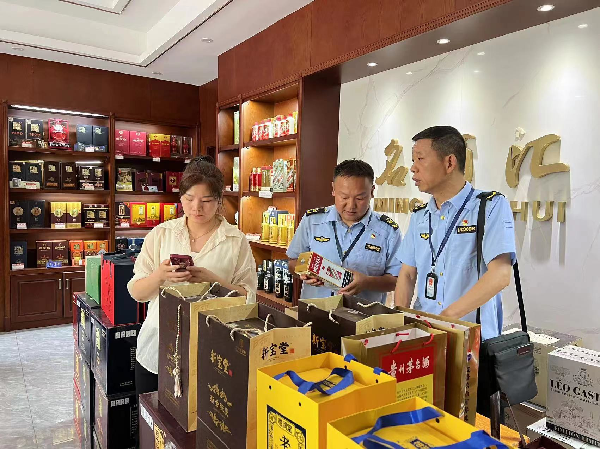 黃石市市場(chǎng)監(jiān)督管理局 規(guī)范煙草制品零售市場(chǎng)，守護(hù)市民健康與權(quán)益